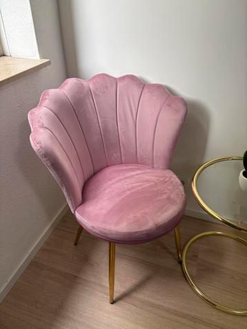 Luxe roze stoel + bijzettafel | Zo Goed als NIEUW beschikbaar voor biedingen
