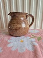 Vintage bruine schenkkan., Huis en Inrichting, Woonaccessoires | Vazen, Overige kleuren, Ophalen of Verzenden, Minder dan 50 cm