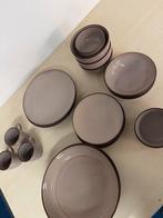 Compleet Borden Servies - 74 Delig, Ophalen, Zo goed als nieuw, Effen, Aardewerk