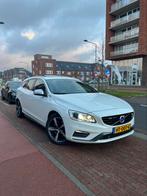 Volvo V60 D6 Twin Engine 288pk Geartronic 2015 Wit, 1880 kg, 110 €/maand, Origineel Nederlands, Te koop