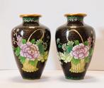 Cloisonne vaasjes met bloemkorven., Ophalen of Verzenden