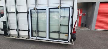 Kunststof Raam met Trippel Glas beschikbaar voor biedingen