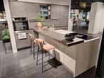 BO013 – Riva Beton showroom keuken, Ophalen, Nieuw, Dubbelwandige keuken, Hout