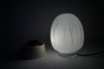 vintage plafondlamp, mat wit glas, jaren '50, grijs motief., Huis en Inrichting, Lampen | Plafondlampen, Ophalen of Verzenden
