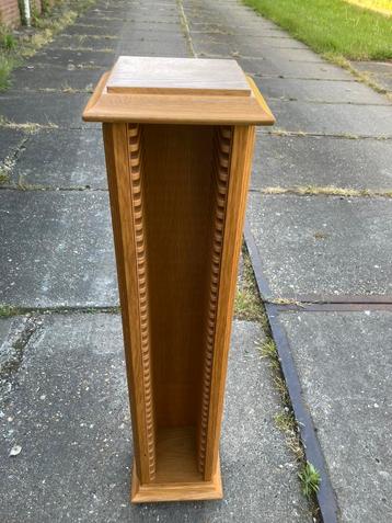 CD toren eiken beschikbaar voor biedingen