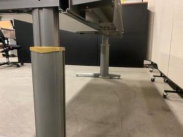 Bureau met slinger en kabelgoot 180x80xH62-84 cm, 190stuks - afbeelding 10