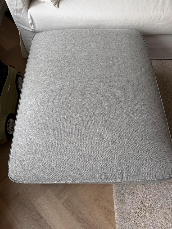 Grijze IKEA Kivik Voetenbank Hoes - Zo Goed Als Nieuw, Huis en Inrichting, Banken | Voetenbanken en Poefen, Zo goed als nieuw