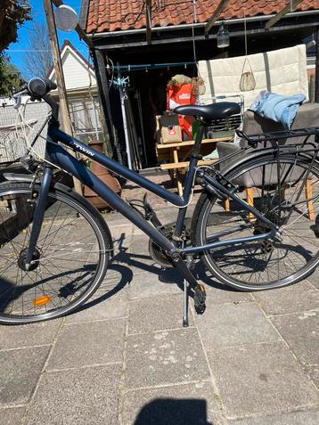 Btwin fiets donkerblauw 28 inch– goede staat beschikbaar voor biedingen