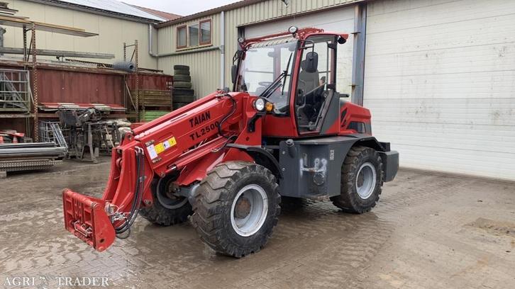 Taian TL2500 Wiellader met telescoopgiek, Zakelijke goederen, Machines en Bouw | Kranen en Graafmachines, Wiellader of Shovel
