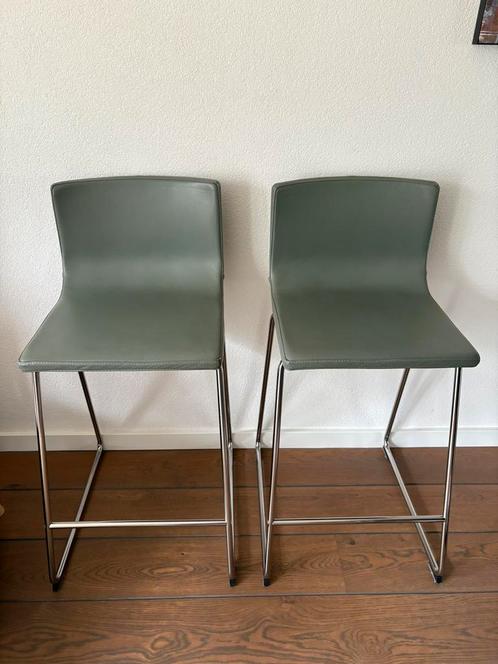 Twee ikea bernhard barkrukken, Huis en Inrichting, Barkrukken, Zo goed als nieuw, 60 tot 90 cm, Leer, Metaal, 2 krukken, Met voetsteun