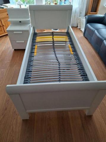 Een persoons bed Elba met verstelbare lattenbodem.  beschikbaar voor biedingen