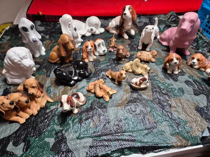 Franse basset verzameling., Verzamelen, Dierenverzamelingen, Zo goed als nieuw, Beeldje of Figuurtje, Paard, Ophalen