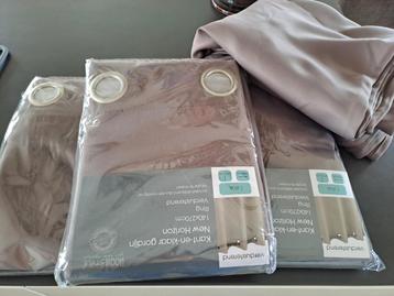 Verduisterende taupe gordijnen met ringen  beschikbaar voor biedingen