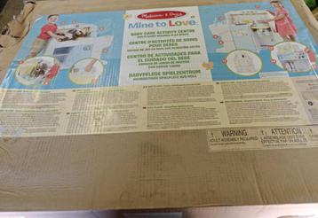 Melissa & Doug poppenspeel plek baby care [NIEUW IN DOOS]  beschikbaar voor biedingen