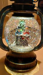 4 x Kerstlantaarn met sneeuwbol en verlichting, Diversen, Kerst, Ophalen, Zo goed als nieuw