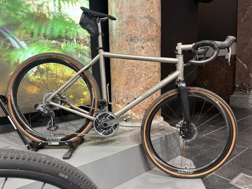 Moots Routt RSL Red AXS Heren Titanium / Etched 58cm 2020, Fietsen en Brommers, Fietsen | Jongens, Gebruikt