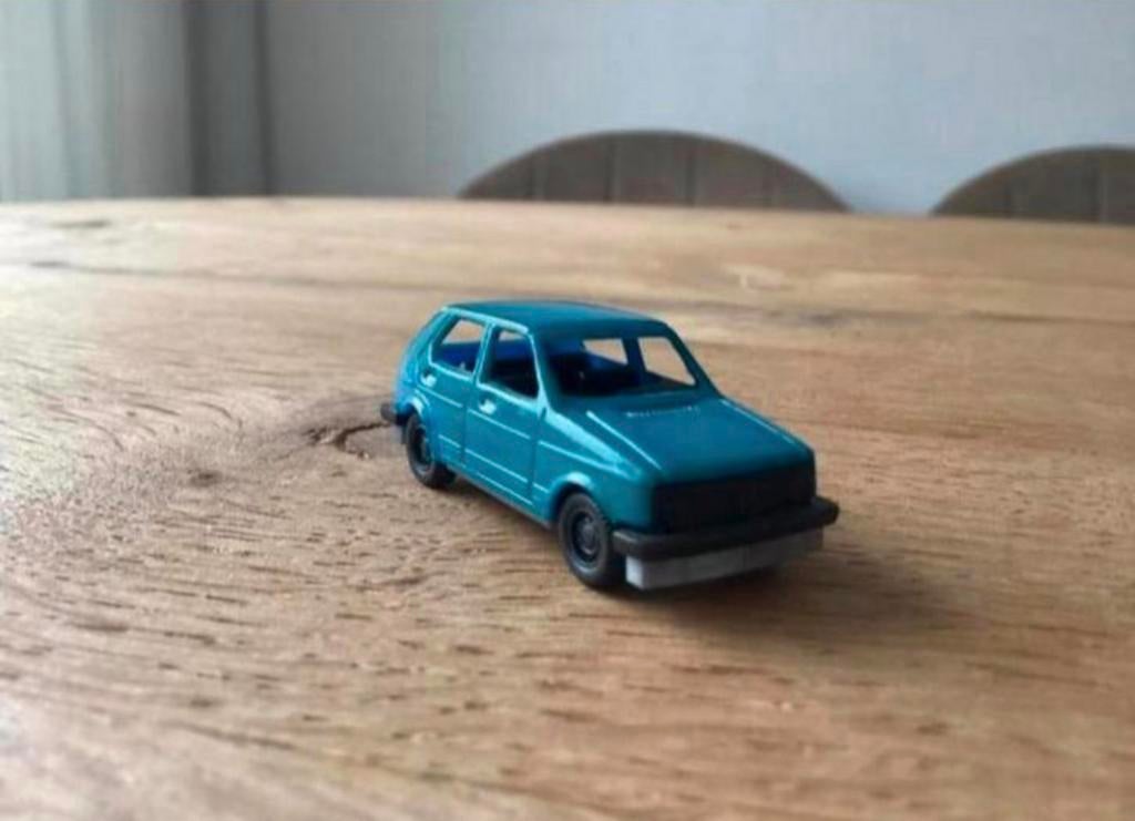 Volkswagen Golf LS schaalmodel – Made in West Germany, Ophalen of Verzenden, Zo goed als nieuw, Auto, Overige merken