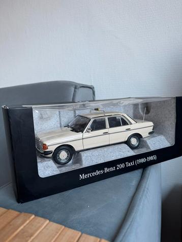 Mercedes Benz W123 Taxi Norev 1:18 met verlichting beschikbaar voor biedingen