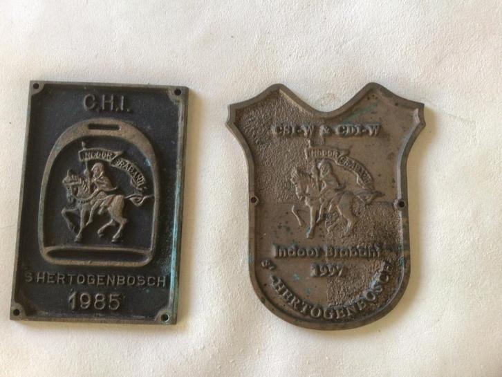 Twee bronzen plaquette Indoor Brabant van 1985 en 1997, Dieren en Toebehoren, Paarden en Pony's | Overige Paardenspullen, Zo goed als nieuw