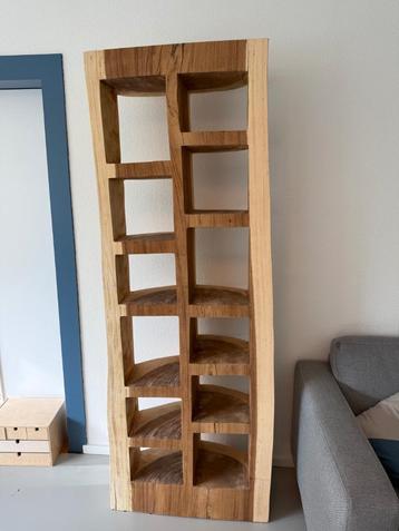 Suarhout boomstam kast beschikbaar voor biedingen