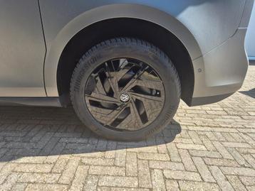 Te koop winterbanden met velgen beschikbaar voor biedingen