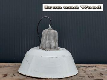 Emaille oude witte vintage hanglamp - lamp afm D36 H30 beschikbaar voor biedingen