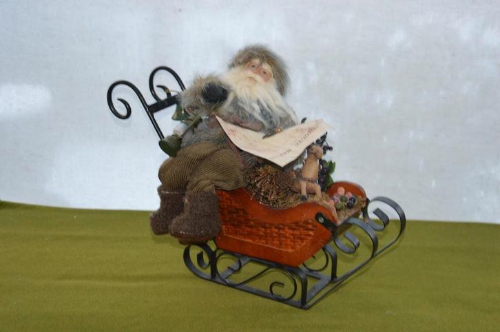 Nostalgische kerstman op houten slee en ijzer onderstel 45cm, Diversen, Kerst, Gebruikt, Ophalen of Verzenden