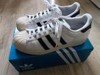 Adidas Superstar - special edition, Wit, Ophalen of Verzenden, Adidas, Sneakers of Gympen