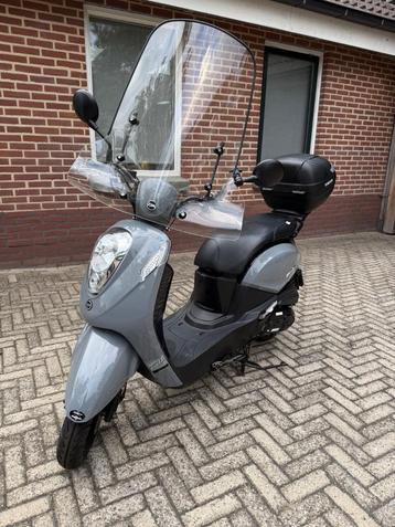 Sym Mio 50 – 2021 – Slechts 2.388 km – Windscherm + Koffer beschikbaar voor biedingen