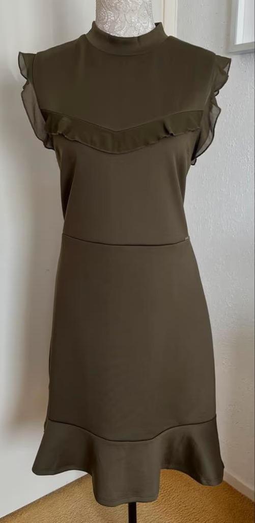 K Design mosgroene jurk maat 42[v], Kleding | Dames, Jurken, Zo goed als nieuw, Maat 42/44 (L), Groen, Knielengte, Ophalen of Verzenden