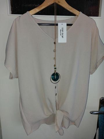 Nieuwe blouse met knoop en Ketting  beschikbaar voor biedingen