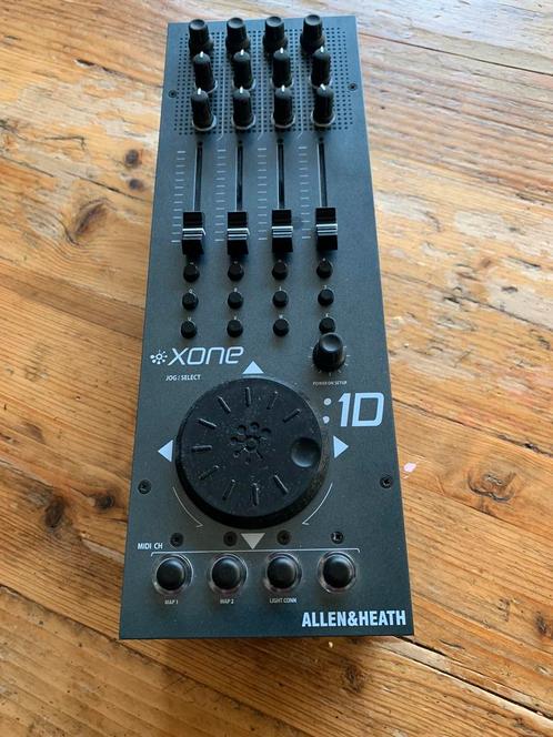 Allen&Heath Xone 1D + Roland UM-One, Muziek en Instrumenten, Midi-apparatuur, Zo goed als nieuw, Ophalen of Verzenden