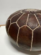 Nieuwe Marokkaanse handgemaakte leren poef, gevuld, Minder dan 50 cm, Rond, Nieuw, Ophalen of Verzenden