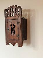 Antiek Houten Kastje met Snijwerk, Ophalen of Verzenden