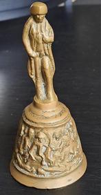 Koperen ,zware, hand bel. Zonder klepel. De hoogte is 14cm., Ophalen of Verzenden, Koper