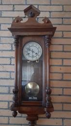 Antieke Gustav Becker slingerklok, Ophalen