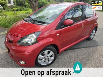 Toyota Aygo 1.0-12V Aspiration Red Navigator/Airco/1e. Eig. beschikbaar voor biedingen