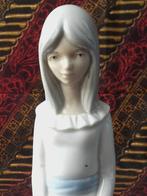 Meisje met hoed mooi vintage beeldje uit Spanje 22,8 cm., Ophalen of Verzenden