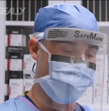 Faceshield gezichtsmasker corona pedicure dokter medisch beschikbaar voor biedingen