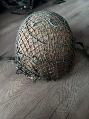 Militaire Helm met Net beschikbaar voor biedingen