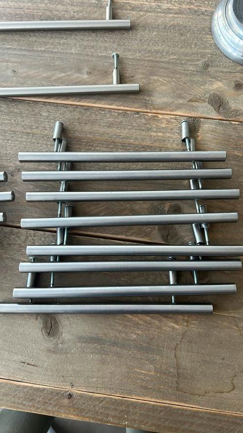Ikea handgrepen Lansa 160mm 17 stuks plus 2 lange luxe grep, Huis en Inrichting, Keuken | Keukenelementen, Gebruikt, Minder dan 100 cm