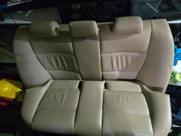 Creme leder achterbank (zitting en rugleuning) uit BMW E90 beschikbaar voor biedingen