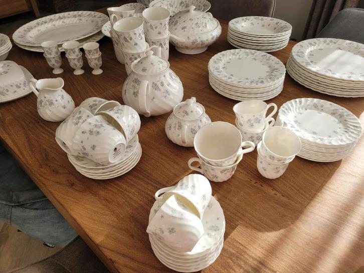 Wedgwood servies - April flowers, Huis en Inrichting, Keuken | Servies, Zo goed als nieuw, Compleet servies, Wedgwood, Porselein