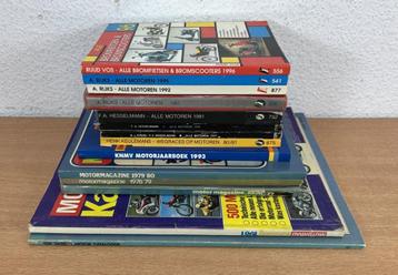 14 jaarboeken over motoren uit de periode 1976 tot 1983 beschikbaar voor biedingen