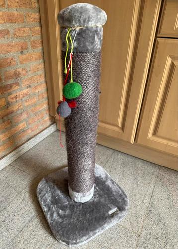 krabpaal merk Beeztees. 90 cm hoog  beschikbaar voor biedingen