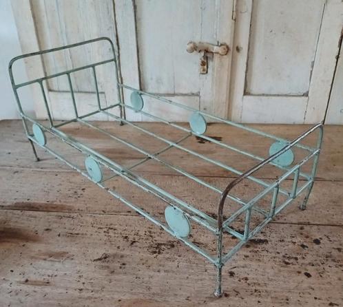 Oud poppenbedje, ijzer poppenbedje, oud kinderspeelgoed, Antiek en Kunst, Curiosa en Brocante, Verzenden