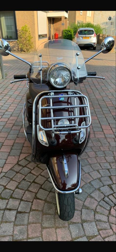 Vespa Touring Donkerbruin Speciale Editie, Fietsen en Brommers, Brommers | Vespa, Zo goed als nieuw, Overige modellen, Maximaal 45 km/u