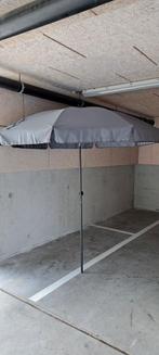 Mooie Grijze Parasols., Ophalen, Zo goed als nieuw