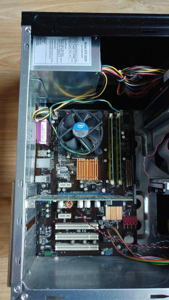 ASUS Gigabyte Moederborden LGA775 Core2Duo/Quad, Computers en Software, Moederborden, Gebruikt, Intel, DDR2, Ophalen of Verzenden