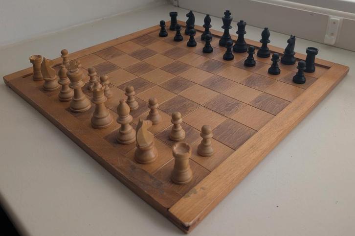 Houten Schaakspel, Schaakbord + Schaakstukken + Damstenen, Hobby en Vrije tijd, Denksport en Puzzels, Zo goed als nieuw, Schaken